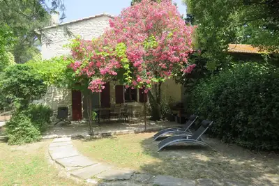 Image de Ravissant gite rural en pleine nature proche d'Arles et des Baux de Provence