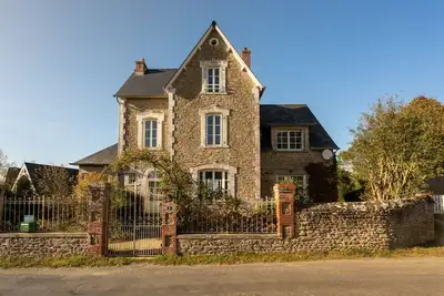 Image de Les Rochettes, large charming 3-star villa with large garden.