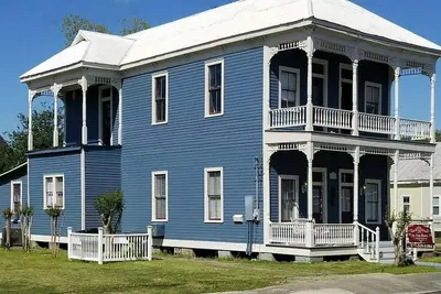Image de Le secret victorien - St. Peter House - Centre-ville, maison entière! Nouveau Reno!