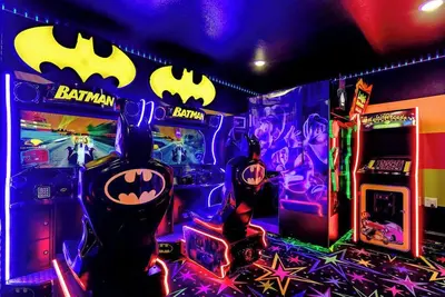 Image de Piscine orientée sud - pas de voisins à l'arrière - juste à côté du pavillon