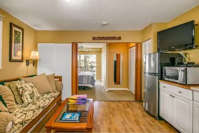 Surfer's Dream Condo avec cuisine complète - Wifi gratuit et parking gratuit pour 4 personnes