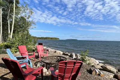 Image de Vacances Lac Supérieur Maison près de Pictured Rocks vue sur AuTrain et Grand Island