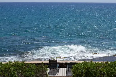Image de Direct Oceanfront. Tranquillité et isolement ~ La meilleure valeur en bord de mer!