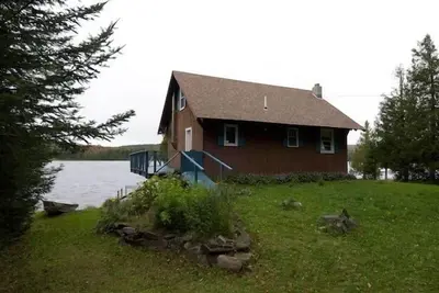 Image de Cozy Coles Pond Lake House