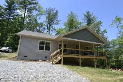 Image de Près d'Asheville * Hot Tub * Maison neuve * Vues sur la montagne * favorables à la famille * Foyer extérieur