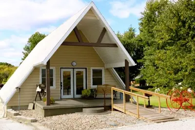 Image de Maison A-Frame confortable au coeur du Midwest! ! !