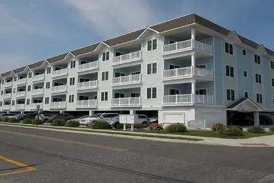 Image de Nouveau magnifique condo de luxe au dernier étage avec une vue imprenable sur l'océan et la plage