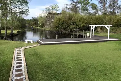 Image de Bayou Waterfront Getaway in Luxury - 25 min de la Nouvelle-Orléans