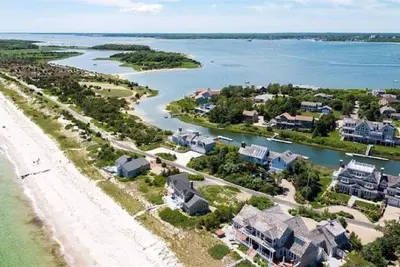 Image de Maison en bord de mer spectaculaire / quai pour bateau / 3 plages privées / communauté fermée