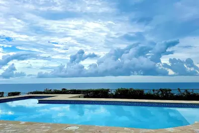 Image de Incroyable maison panoramique 3bd Gated Front Ocean avec Gazebo et Wifi