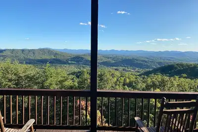 Image de Plus de 3000 pieds carrés de grande cabine exquise avec une vue imprenable!