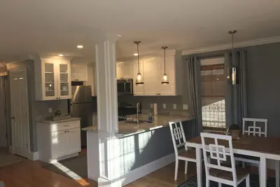 Image de Spécial automne - Luxury Thames St condo - Supérieur 2 Cac / 2 Bath stationnement gratuit