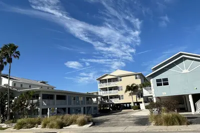 Image de Condo 3 chambres avec Kid's Den (Gulfside) Indian Rocks Beach- Tarifs Août