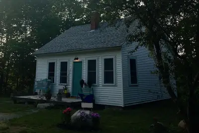 Image de Modern mis à jour classique, Cape historique à Blue Hill, Maine! Réduction précédente!