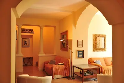 Image de Villa en dessous d'un château médiéval