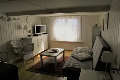 Bel appartement mansardé dans un emplacement central au milieu des montagnes et à proximité du lac