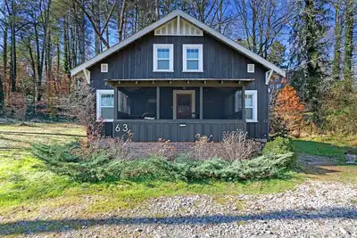 Image de Centre-ville de Brevard House, à pied des restaurants du centre-ville, de la brasserie et du shopping