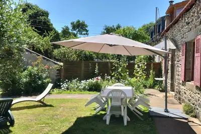 Image de Jolie longère avec jardin clos, 3*. Plages et golf des Ajoncs d'Or à proximité.