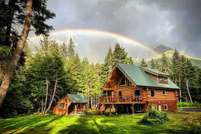Image de Maison en bois rond privée sur le lac Kenai!