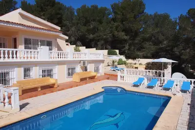 Image de 5min à pied de la plage de sable Grande piscine Tv WiFi Airco 5 Chambres 2 Kitch Près du magasin / bar