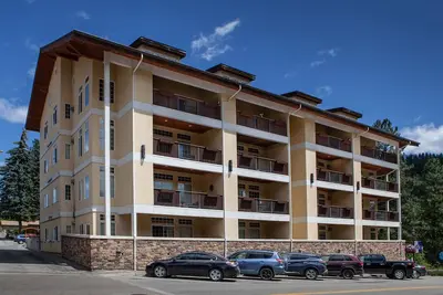 Image de Luxueux Condo Penthouse à deux étages avec terrasse privée et vue imprenable sur le mont