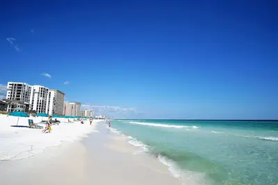 Image de Du 9 au 16 juin maintenant disponible. . Belle plage privée. Parapluie / chaises inclus.