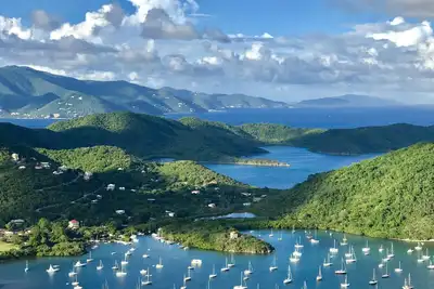 Image de Vue céleste et piscine privée dans la magnifique villa St John