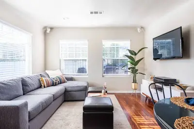 Image de Charmant Craftsman Cottage w / Hot Tub ~ Situé au coeur de San Diego