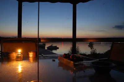 Image de Au bord de l'eau! Jetée privée, excellents couchers de soleil et natation