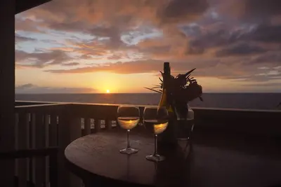 Image de Détente, loin de tout chez soi sur l'eau avec petite piscine naturelle