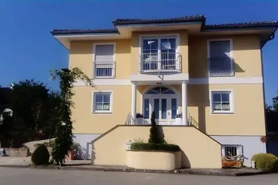 Image de appartement moderne de 2 1/2 pièces près du lac près de Tripsdrill près de Heilbronn