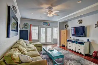 Image de Condo spacieux de 3 chambres près de la plage!