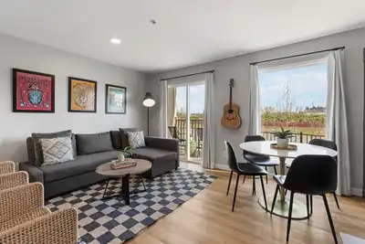 Image de Condo à Nashville - Marchez jusqu'à Broadway et tout le centre-ville a à offrir!