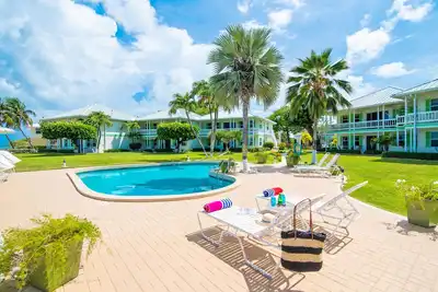 Image de Causal des Caraïbes avec une image parfaite! Cocoplum # 1Par CaymanVacation