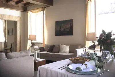 Image de Rome, Centre historique, Via Giulia: unique, lumineuse, 2 chambres, 2 bathroom