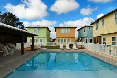 Image de Arrêtez de chercher! Notre belle maison côtière fera le bonheur de tous! Piscine et Wifi