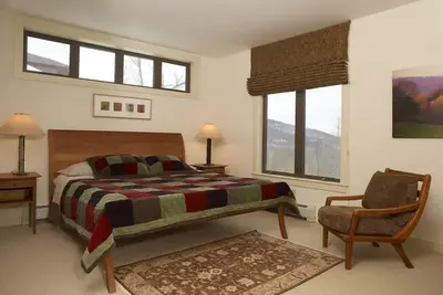 Image de Ski On ~ Ski Off ~ 3 Lits ~ 3 Bains Condo ~ King Tempurpedic ~ 30 Secondes Pour Soulever