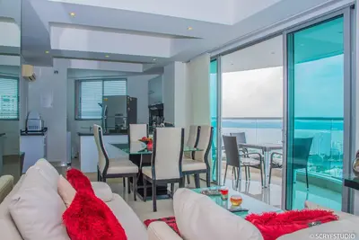 Image de Luxe, Bocagrande, Plage, Panoramique À LIBÉRER; Avant De La Mer, 3 Chambres / Wifi