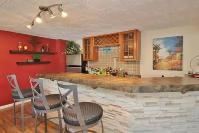 Image de Meilleur 5br @ the Lake! Enorme Dock, Views, Bar! Meilleur emplacement! Cela a tout!