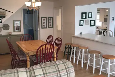 Image de Belle Cottage confortable dans le parc de l'Assemblée.