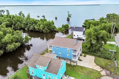 Image de Unique Waterfront Resort minutes de la New-Orléans! Plantations à proximité!