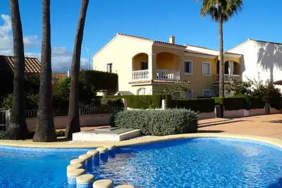 Image de Bel appartement en bord de mer avec vue sur la piscine et la montagne 'Segaria'