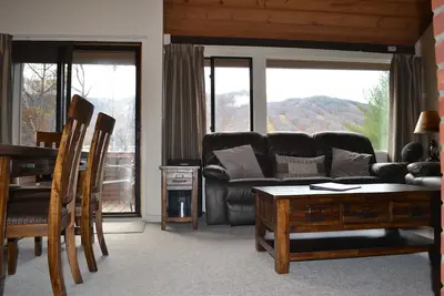 Image de Wilderness Mountain Resort, une vue imprenable sur les montagnes blanches sur l'autoroute Kancamagus