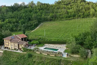 Image de Piémont Barolo 17e Villa, piscine, WiFi, cours de cuisine, œnologie