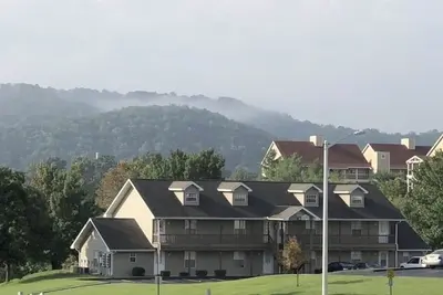 Image de Well cared for 2bd-2ba condo, great location, quiet-scenic area.