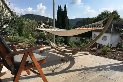Vue sur trois châteaux dans un appartement haut de gamme avec terrasse couverte et vue sur le château