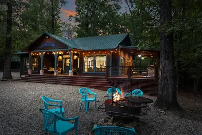 Image de Holly Hill Secluded Retreat on 7 acrs, New Outdoor Kitchen, Pets, Hot Tub, WiFi