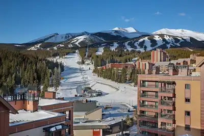 Image de Condo incroyable! Ski-in Ski-Out! Bains à remous sur place; Piscine chaufee; Vues et plus