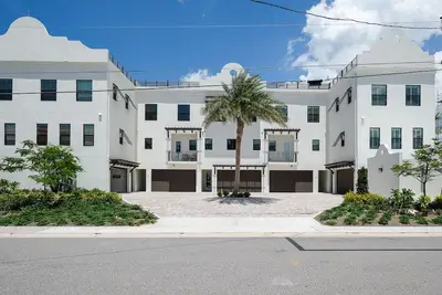 Image de Maisons de ville de luxe à quelques pas de la plage