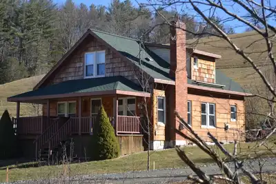 Image de Cabine de Beulah * 5 minutes du centre-ville de Boone * Country Charm